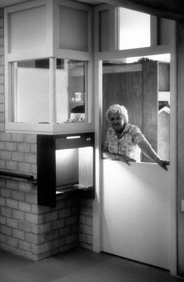Figure 9: Dutch door, De Overloop, Herman Hertzberger - 